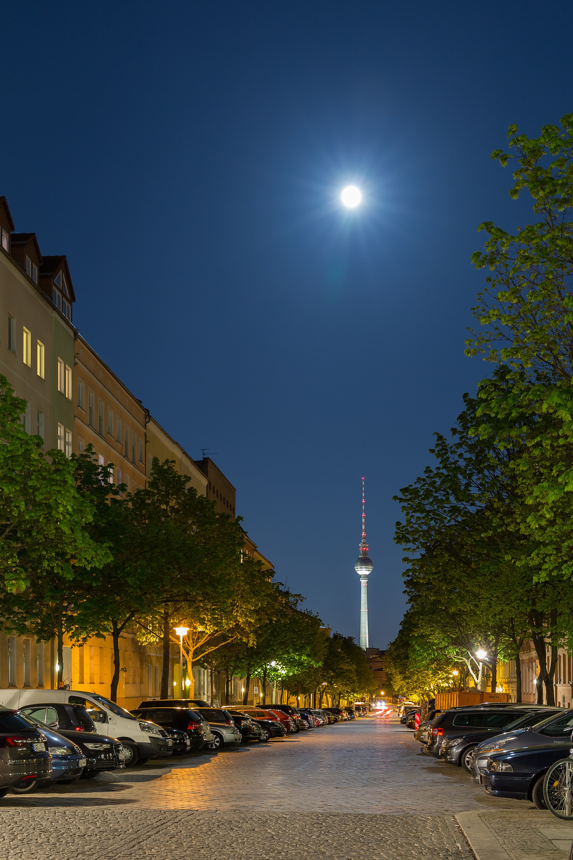 Cars 150502 Strelitzer Straße Bei Nacht Full HD Wallpaper #3665