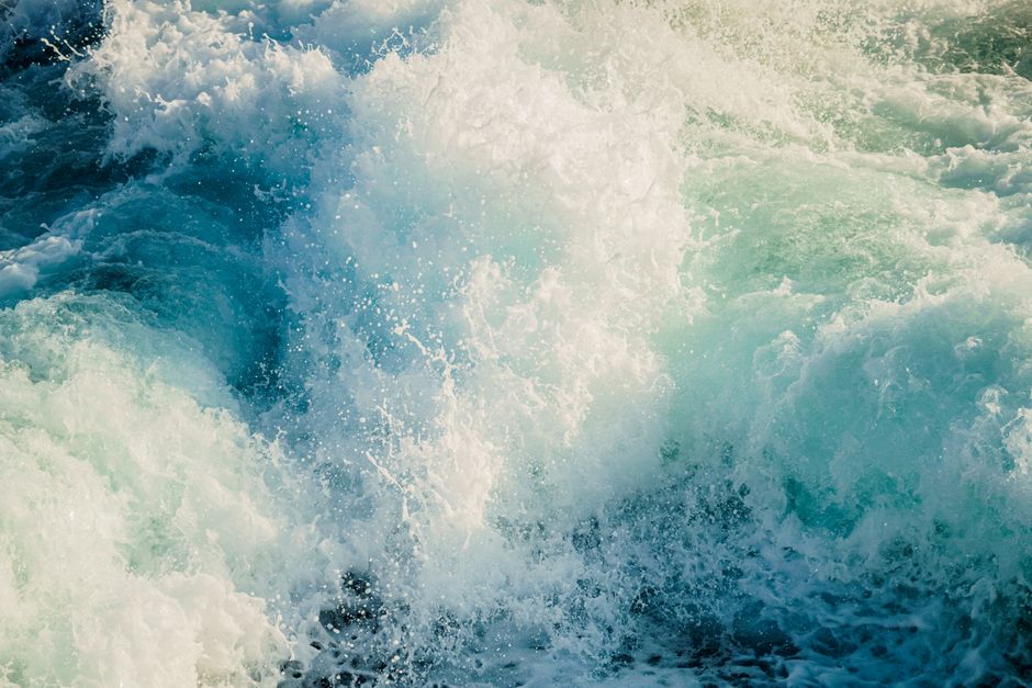 Nature Close Up View Of Powerful Ocean Waves Crashing, Capturing The Natural Beauty And Energy Of The Sea. HD Wallpaper #3832